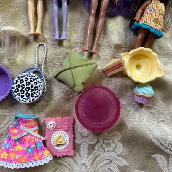 Mixed Bag of Dolls with Accessories - Picture 5 of 6